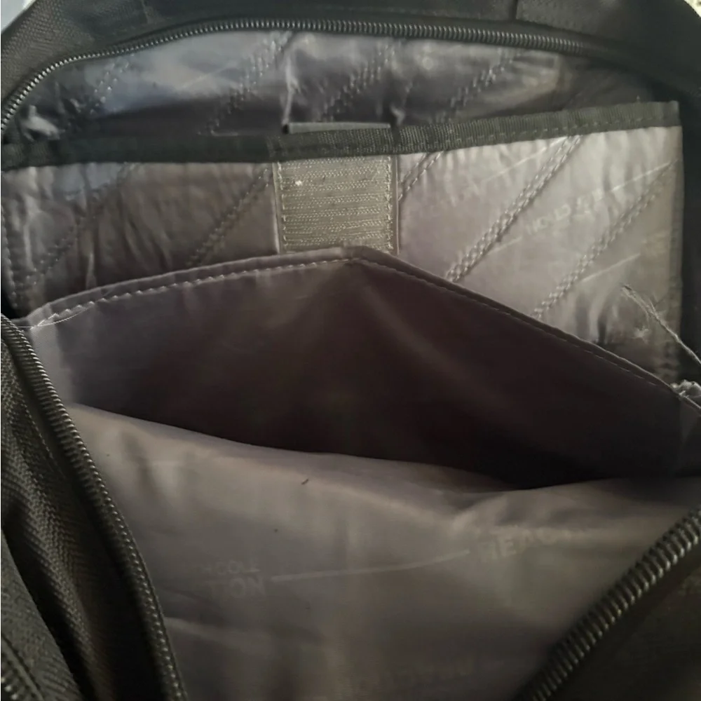 Kenneth Cole Reaction Manhattan Commuter Slim Backpack 16